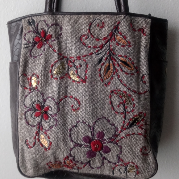 Beuno Handbag - Picture 2 of 6